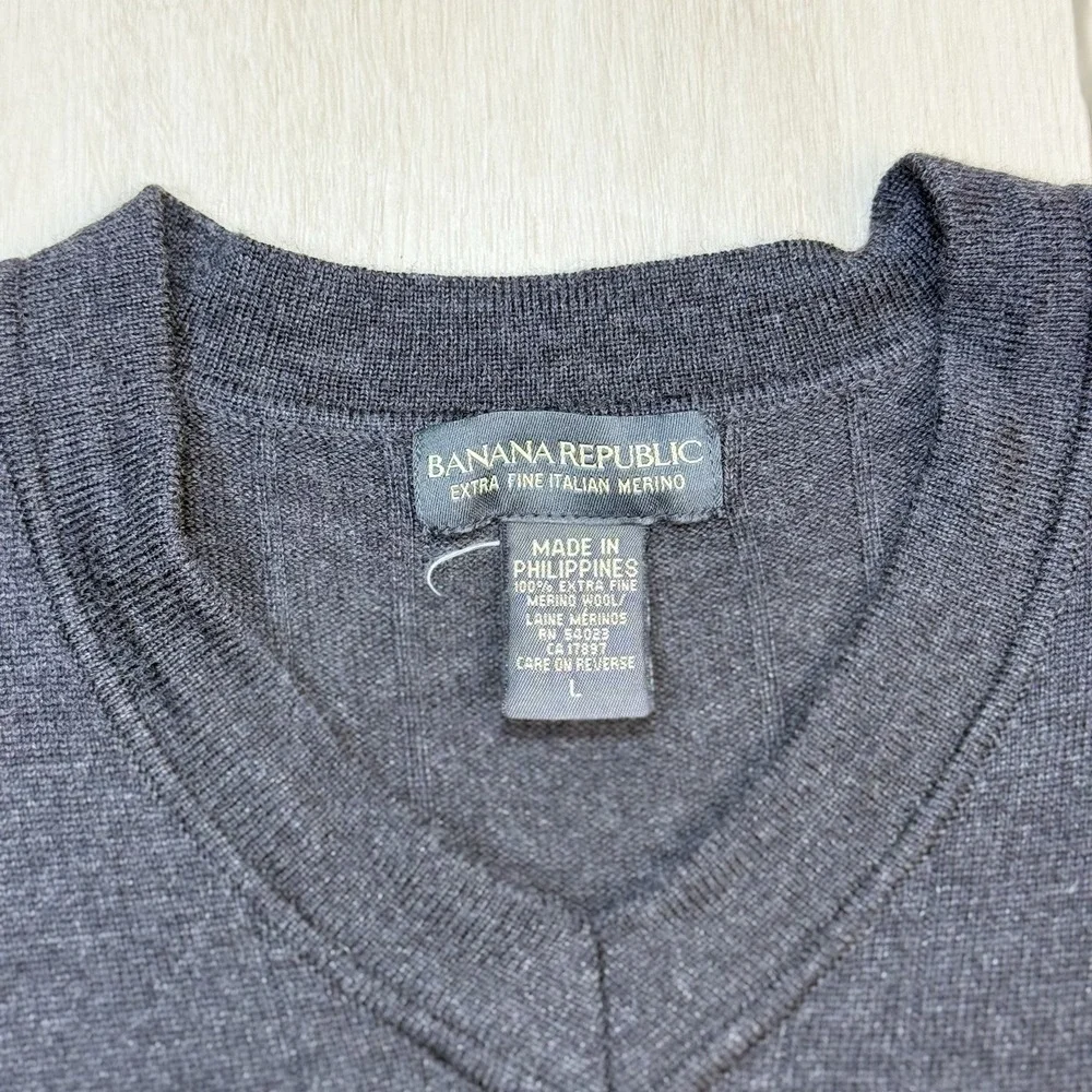 VTG Banana Republic Mens L Gray Merino Wool V Neck Sweater Italian Knit Pullover